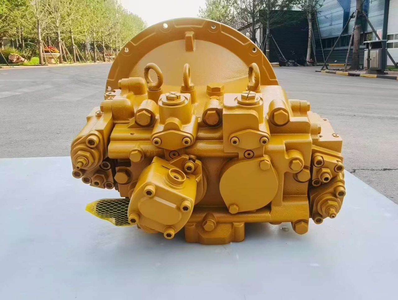 Bomba hidráulica 391-9425 Bomba hidráulica 391-9425 vista frontal izquierda